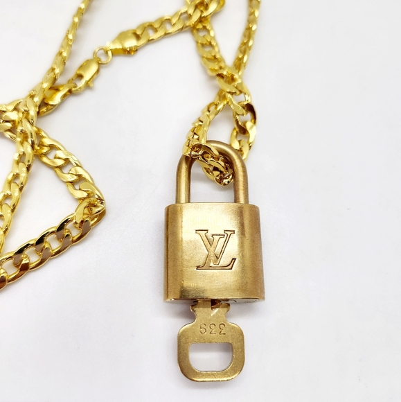 Louis Vuitton Lock & Key #339 On Gold Plated 18 Inch Chain With Box & Dustbag - Picture 3 of 7